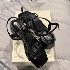 NEW. NEVER WORN Bandalino women’s Black Strappy Heels
SZ 7